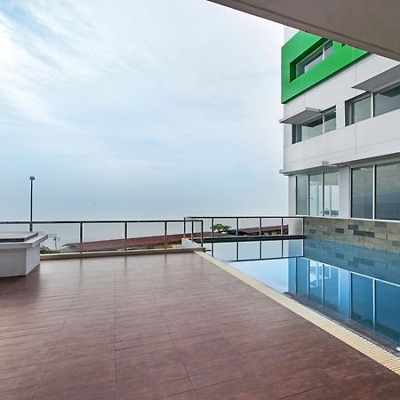 Whiz Prime Hotel Megamas Manado Exterior foto