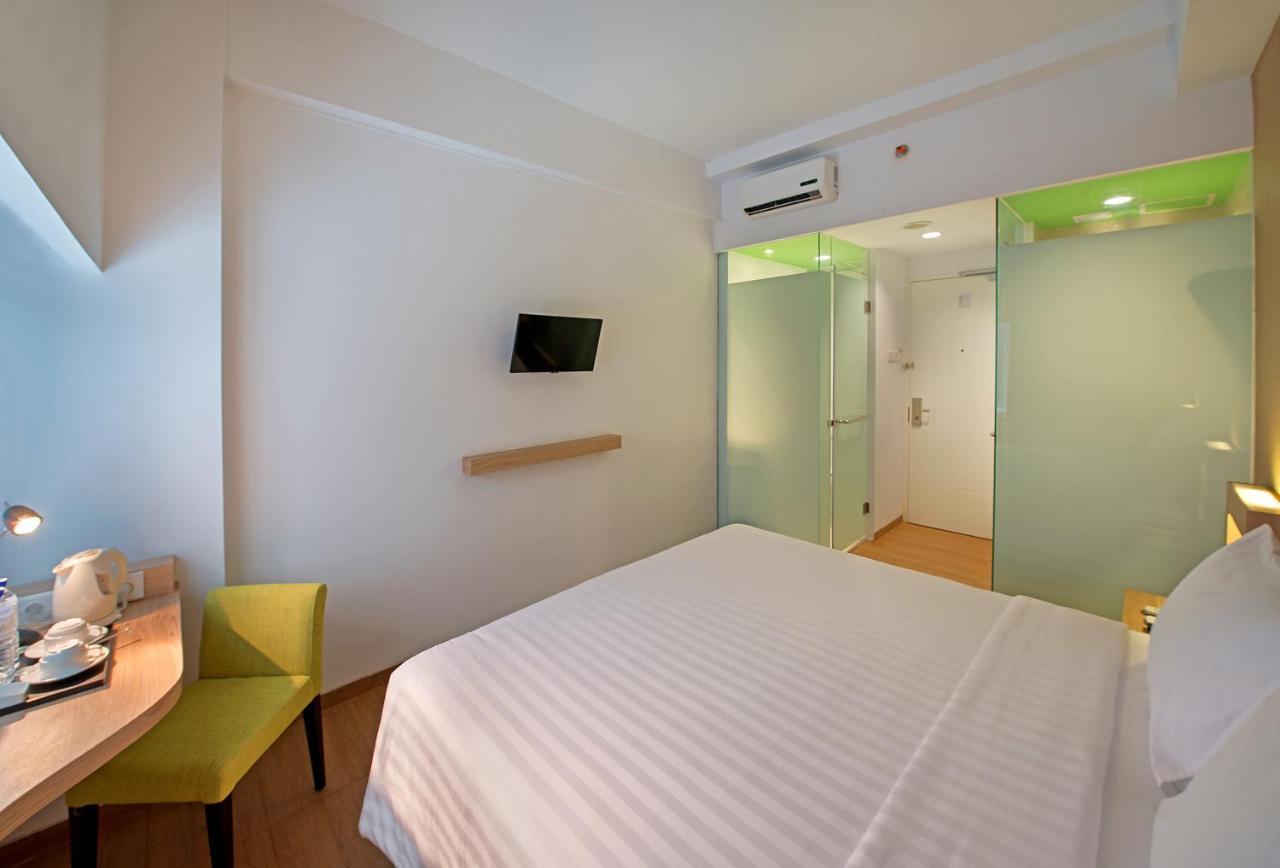 Whiz Prime Hotel Megamas Manado Exterior foto